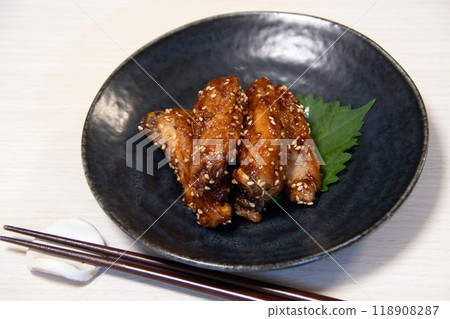 Deep fried chicken wings 118908287