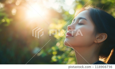 女人在大自然中放鬆 118908736