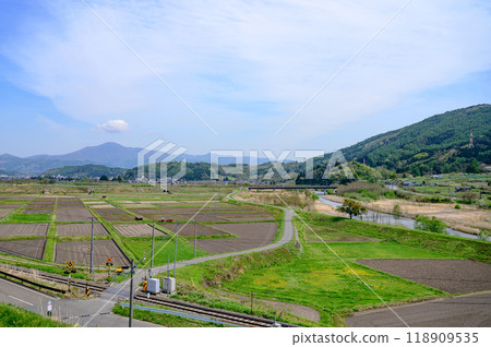 從山頂看鄉村風景 118909535