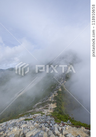Climbing back up to Jonen-dake 118910658