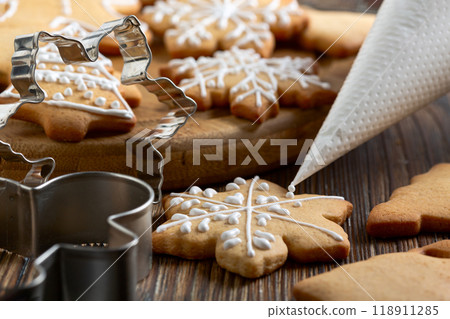Christmas gingerbread cookies. 118911285