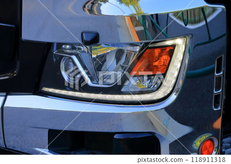 卡車車頭燈圖像 118911318