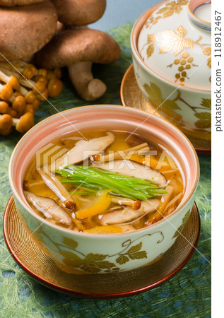 Chawanmushi with mushroom sauce 118912467