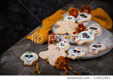 Mexican Halloween Dia de los Muertos cookies 118912601