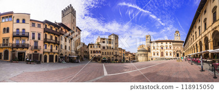 Italy travel and scenic places. Arezzo - beautiful medieval town in Tuscany  118915050