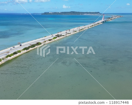 Aerial view of the spectacular underwater road that connects the four islands of Uruma City, Okinawa Prefecture 118917446