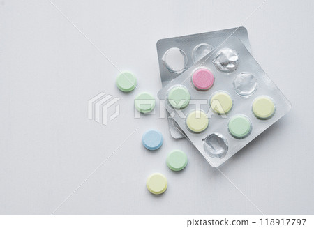 Flat lay of a variety of pills, vitamins and nutritional supplements of different colors and shapes Flat lay of a variety of pills, vitamins and nutritional supplements of different colors and shapes 118917797