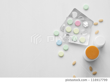 Flat lay of a variety of pills, vitamins and nutritional supplements of different colors and shapes Flat lay of a variety of pills, vitamins and nutritional supplements of different colors and shapes 118917799