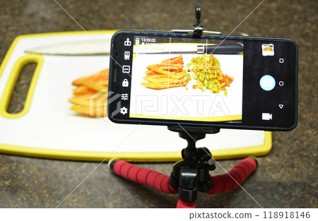 photo or video of cutting bell peppers for vegetable salad photo or video of cutting bell peppers for vegetable salad 118918146