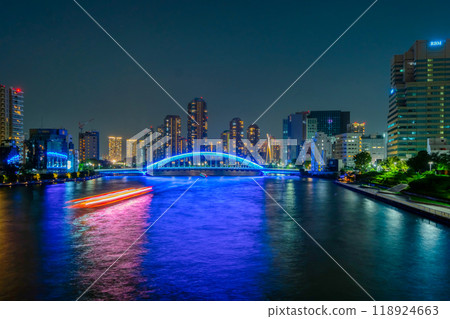 Tokyo night view: Sumida River, houseboats passing by Tokyo night view: Sumida River, houseboats passing by 118924663