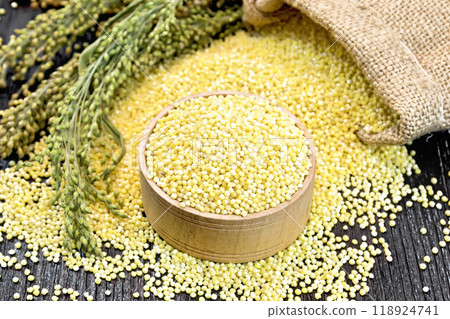 Millet in bowl on black board 118924741