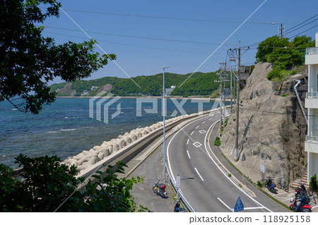 [Minamichita] Road running along the sea 118925158