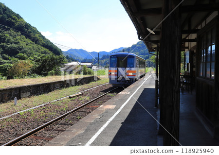 JR Kishin Line diesel car 118925940