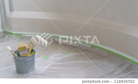 Image of exterior wall painting protection | Protecting the floor with a masker Image of exterior wall painting protection | Protecting the floor with a masker 118926502