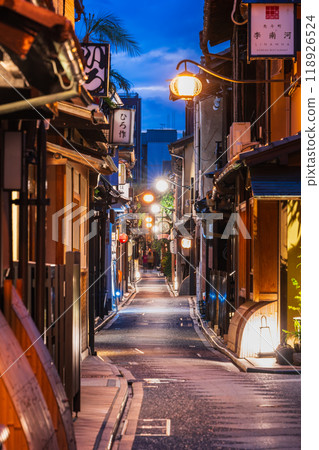 Pontocho in Kyoto night 118926524