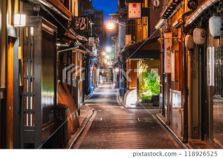 Pontocho in Kyoto night 118926525