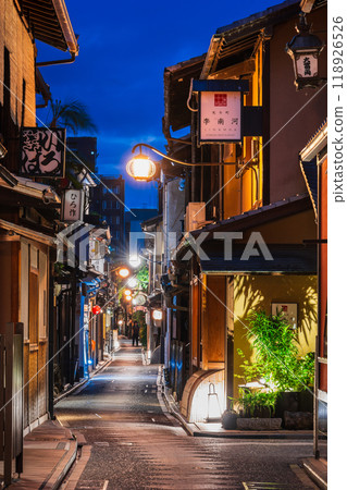 Pontocho in Kyoto night 118926526