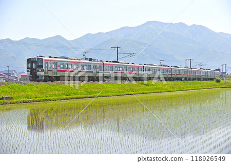 Ban'etsu West Line, Inawashiro-Ogishima, JR East, 719 series, H-15+H-10+H-12 formation (Koriyama) Ban'etsu West Line, Inawashiro-Ogishima, JR East, 719 series, H-15+H-10+H-12 formation (Koriyama) 118926549