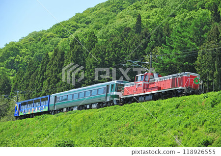 盤越西線 中山宿~萬代熱海 JR東日本 DE10-1649 + 木葉 185-26 + 菊葉 32-502 盤越西線 中山宿~萬代熱海 JR東日本 DE10-1649 + 木葉 185-26 + 菊葉 32-502 118926555