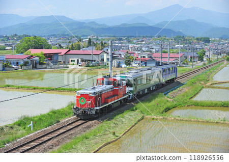 磐越西線 菊田郡山富田 JR東日本 DE10-1649 + 木葉 185-26 + 菊葉 32-502 磐越西線 菊田郡山富田 JR東日本 DE10-1649 + 木葉 185-26 + 菊葉 32-502 118926556