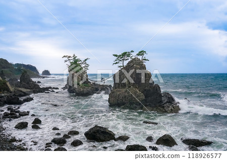 木宮岩（夫妻岩）是能登剛果典型的奇形岩石。 118926577