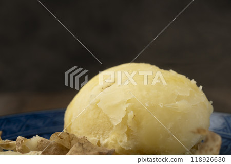 Potatoes: Freshly steamed peeled potatoes Potatoes: Freshly steamed peeled potatoes 118926680