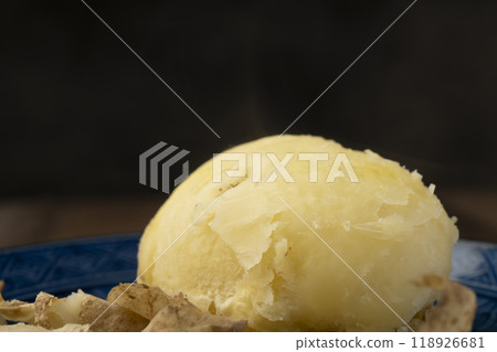 Potatoes: Freshly steamed peeled potatoes 118926681