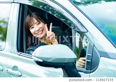 一個女人開車 一個女人開車去 118927154
