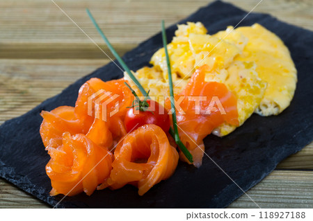 Omelet with smoked salmon 118927188