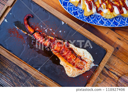 Ggrilled octopus tentacle with potato parmentier Ggrilled octopus tentacle with potato parmentier 118927406