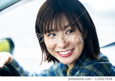 Woman in a car, woman going for a drive Woman in a car, woman going for a drive 118927698