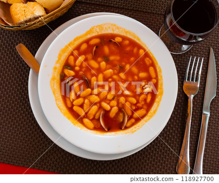 Top view of plate of beans stewed with clams. 118927700