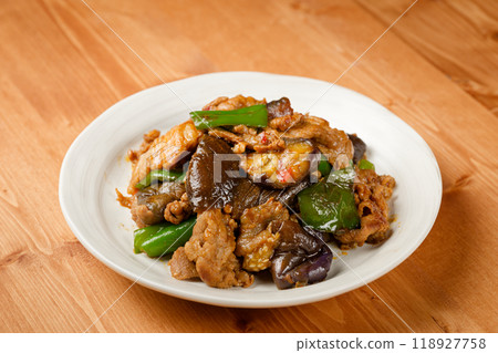 Pork, eggplant and green pepper stir-fry with miso 118927758