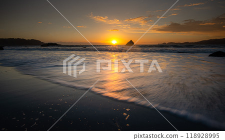 Golden Gate Bridge and Pacific Ocean 118928995