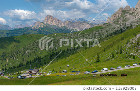 Beautiful mountain range in Dolomites Beautiful mountain range in Dolomites 118929002