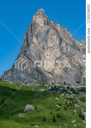 Beautiful mountain range in Dolomites Beautiful mountain range in Dolomites 118929005
