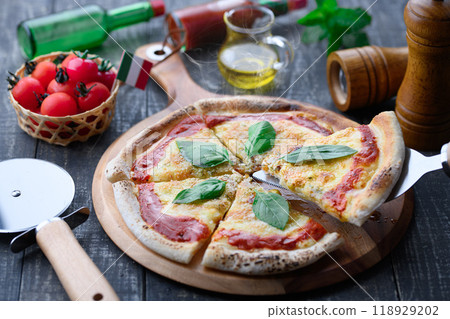 Margherita Pizza 118929202