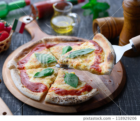 Margherita Pizza Margherita Pizza 118929206