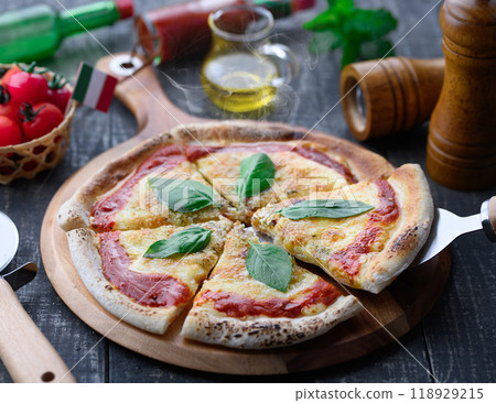 Margherita Pizza Margherita Pizza 118929215