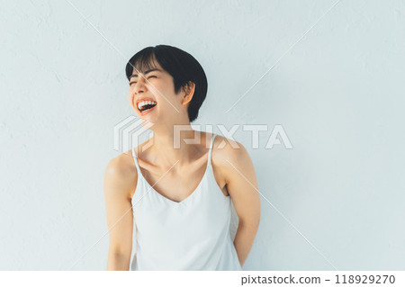 年輕女子和美麗 118929270