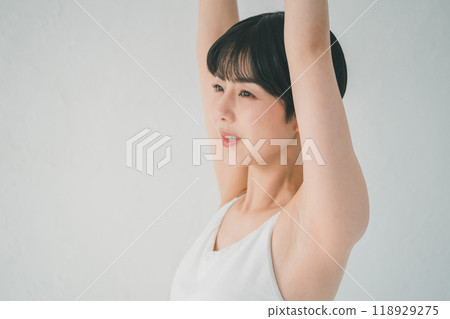 女人伸展 118929275