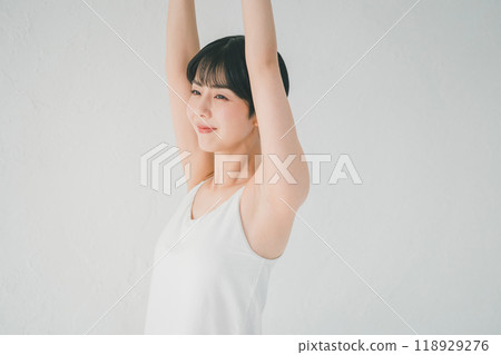 女人伸展 118929276