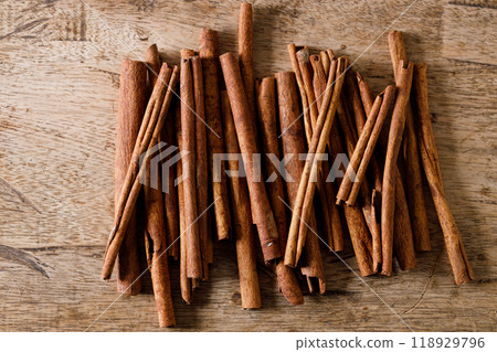 Dried Cinnamomum cassia on wooden table. 118929796
