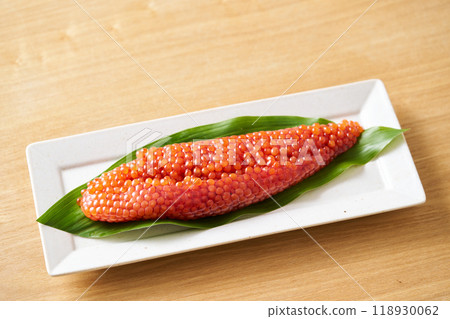 Muscle roe served on a plate 118930062