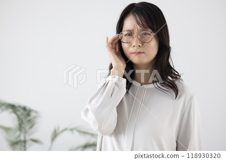 一個健康狀況不佳的女人 118930320