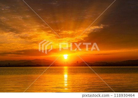 琵琶湖的朝日 118930464