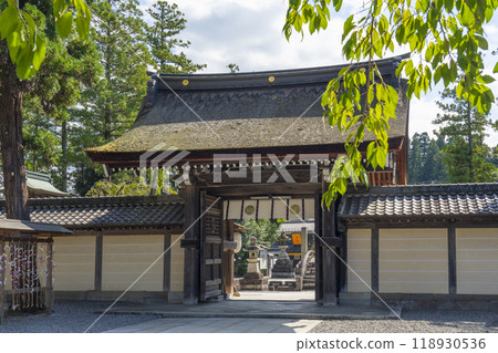 多賀大社大門（滋賀縣犬神郡多賀町） 118930536