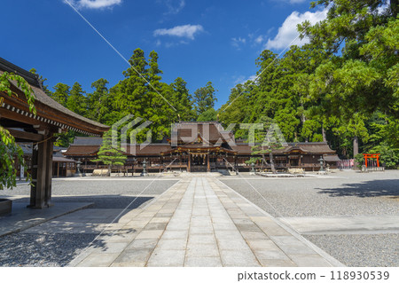 多賀大社參拜殿（滋賀縣犬神郡多賀町） 118930539