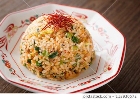 Fried rice with kimchi 118930572
