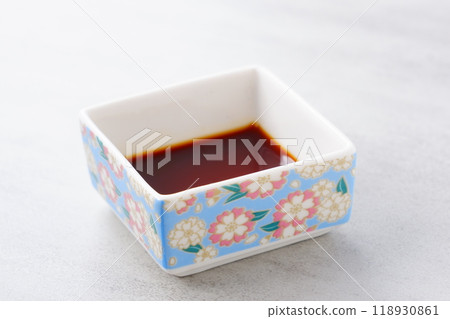 一小盤淋上醬油 118930861